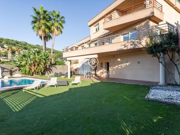 Casa con balcone in vendita a Cabrils