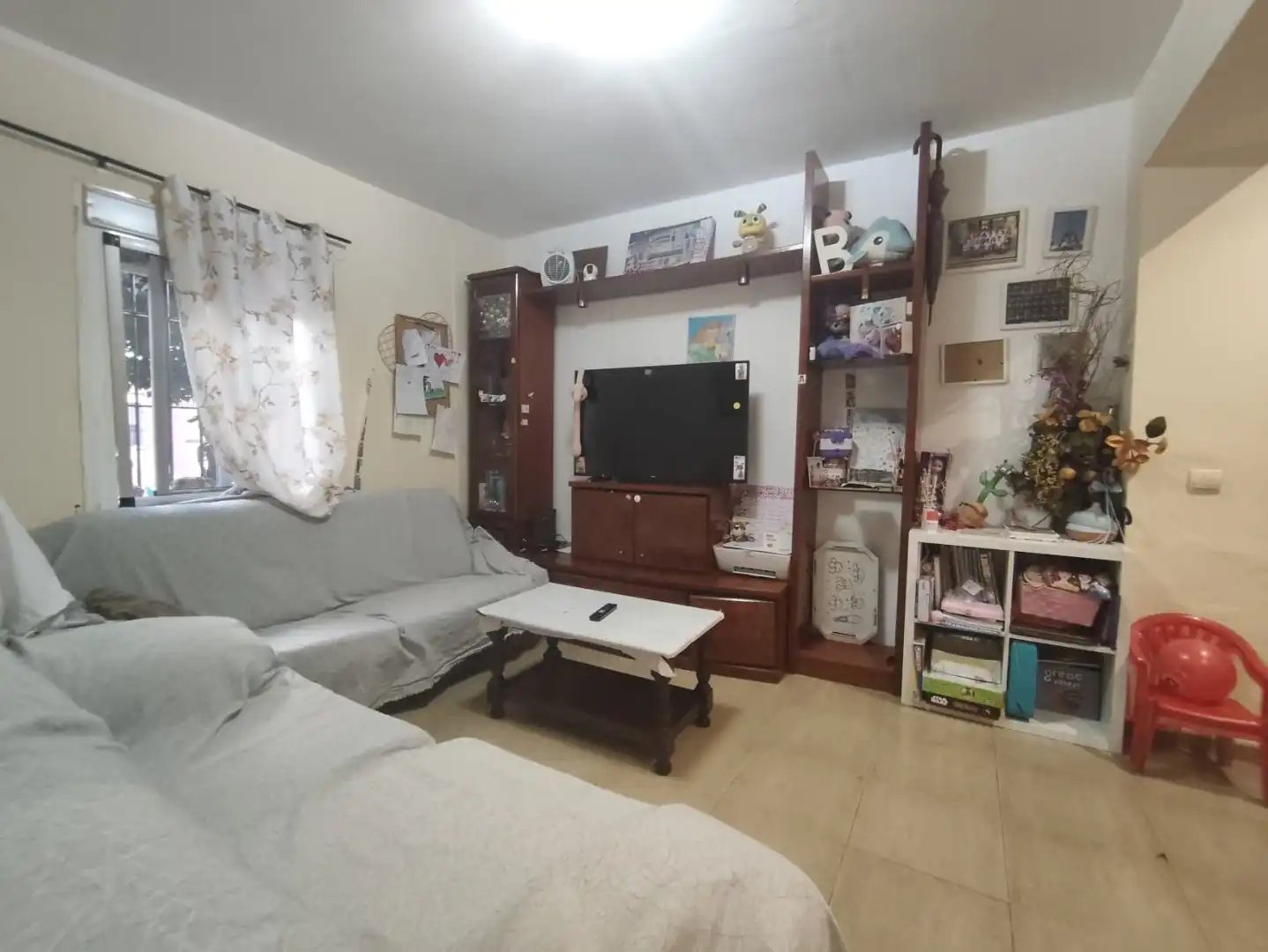 Living room of Flat for sale in Sevilla  with Air Conditioner and Furnished