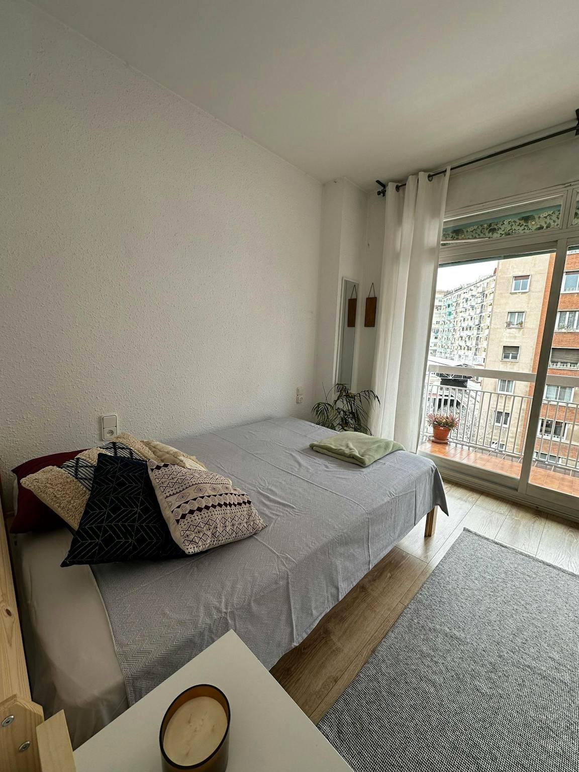 Dormitori de Pis per a compartir en  Barcelona Capital amb Calefacció, Moblat i Rentadora