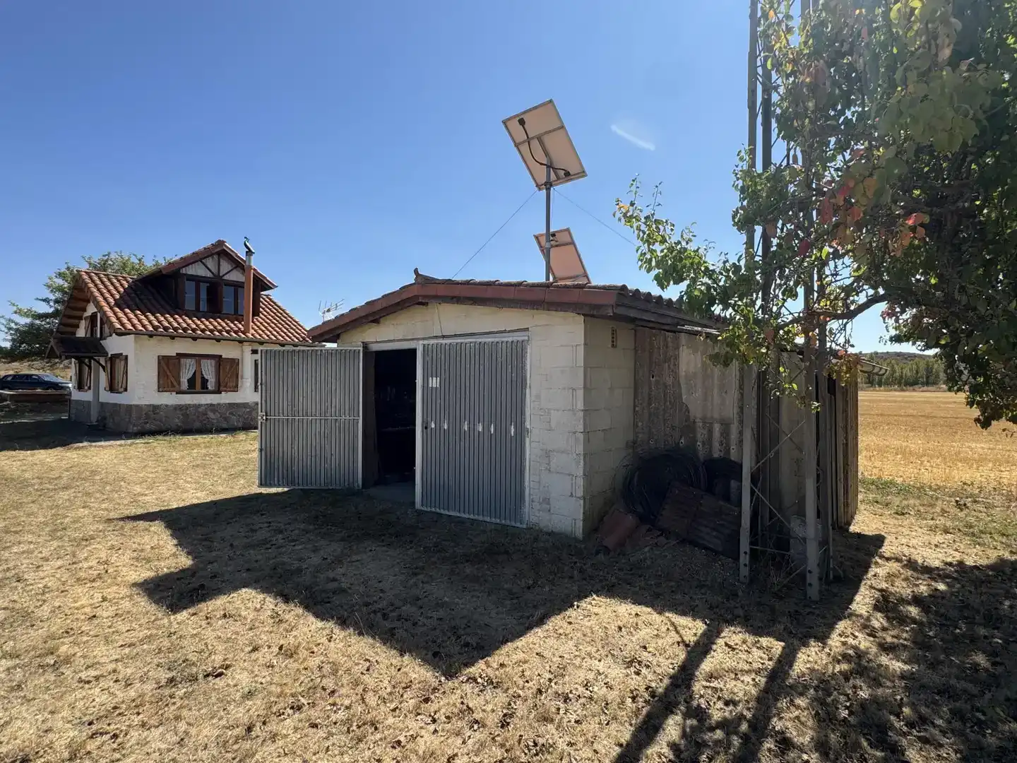 Vista exterior de Casa o xalet en venda en Cea amb Jardí privat i Piscina