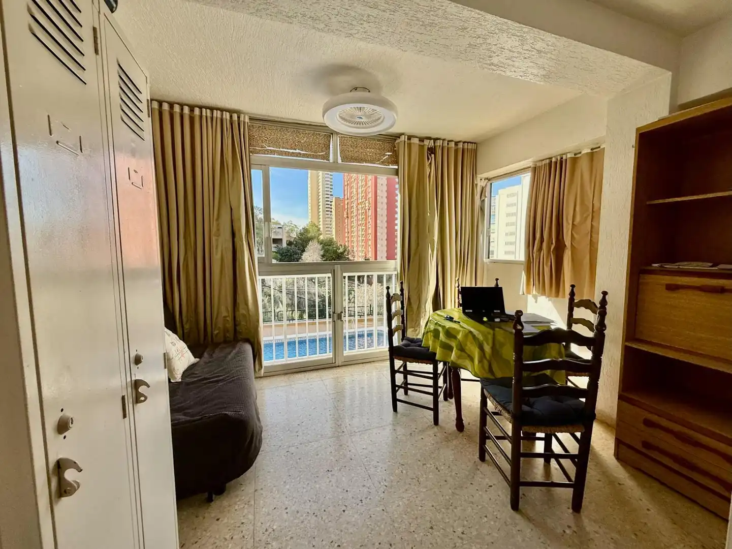 Schlafzimmer von Wohnung zum Verkauf in Benidorm mit Möbliert und Gemeinschaftspool