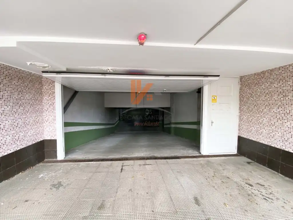 Aparcament de Garatge en venda en Santiago de Compostela 