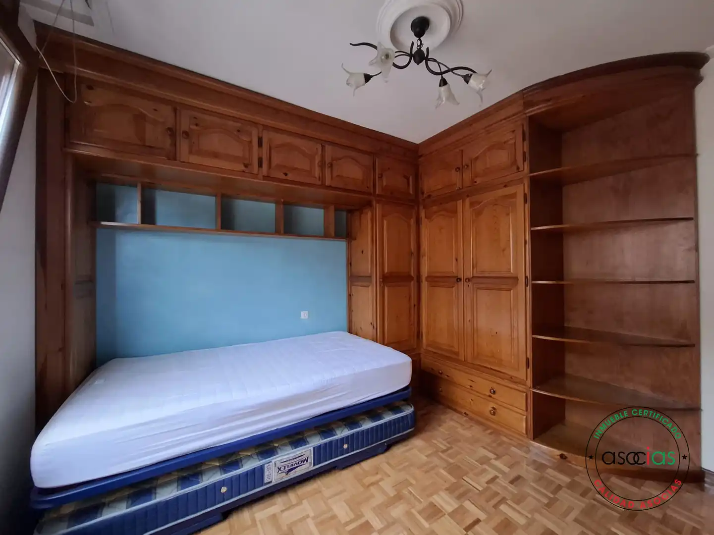 Schlafzimmer von Wohnung zur Miete in Gijón  mit Heizung, Parkett und Möbliert