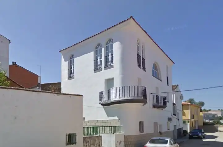 House for sale in Alcuéscar
