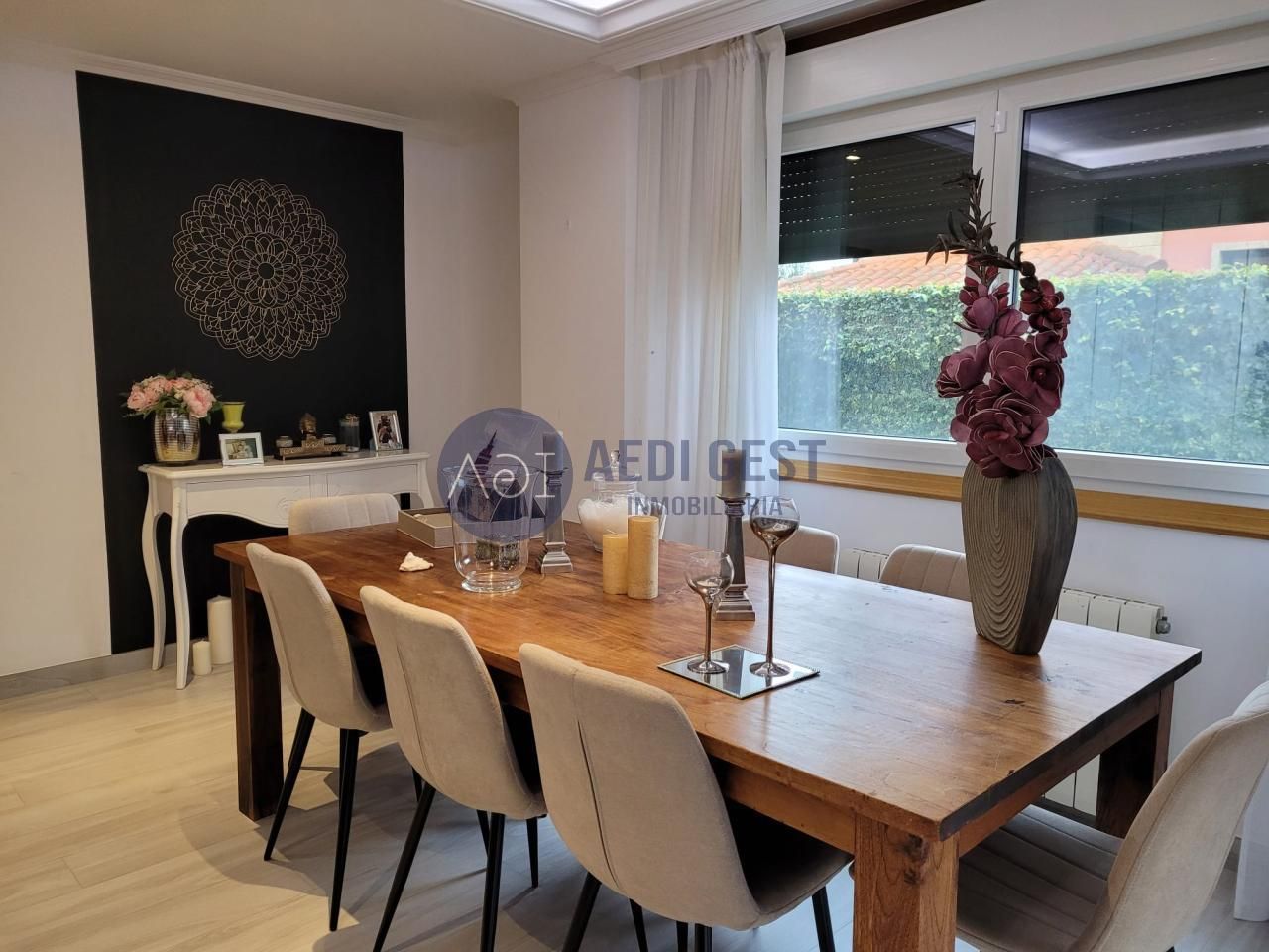 Menjador de Casa o xalet en venda en Vigo  amb Calefacció, Jardí privat i Terrassa