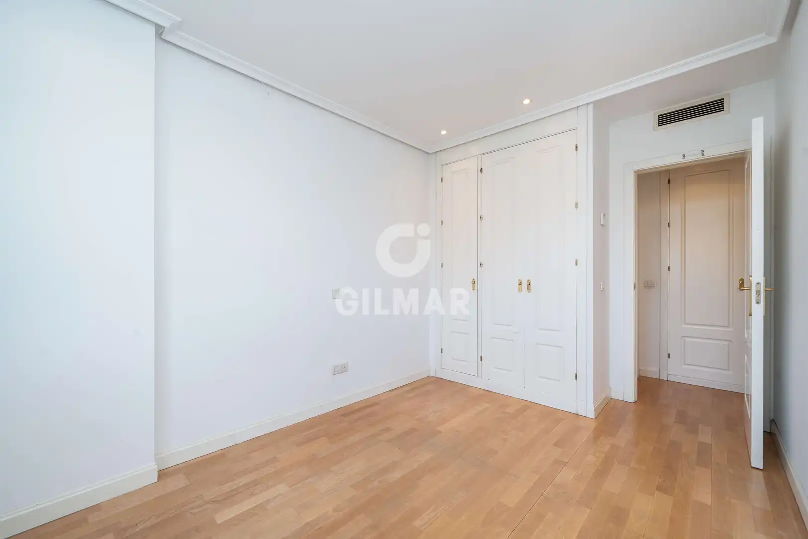 Bedroom of Flat for sale in Madrid  with Heating, Private garden and Storage room