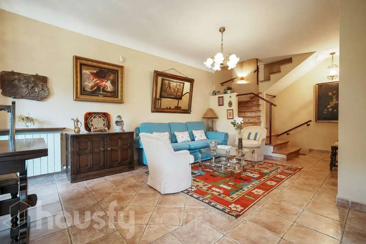 Houses for sale in Cl Lirios, Hispanoamérica - Bernabéu