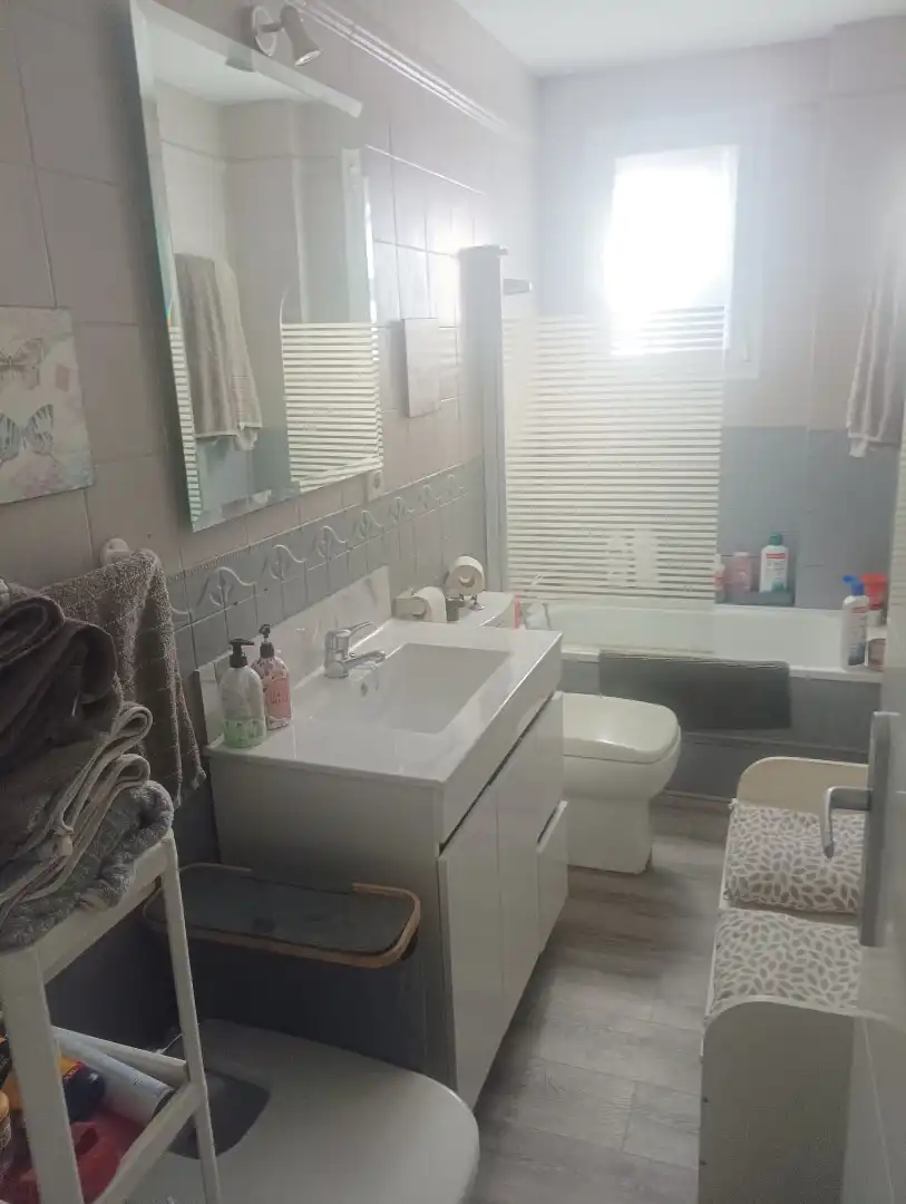 Bathroom of Houses for sale in Sevilla  with Air Conditioner, Private garden and Parquet flooring