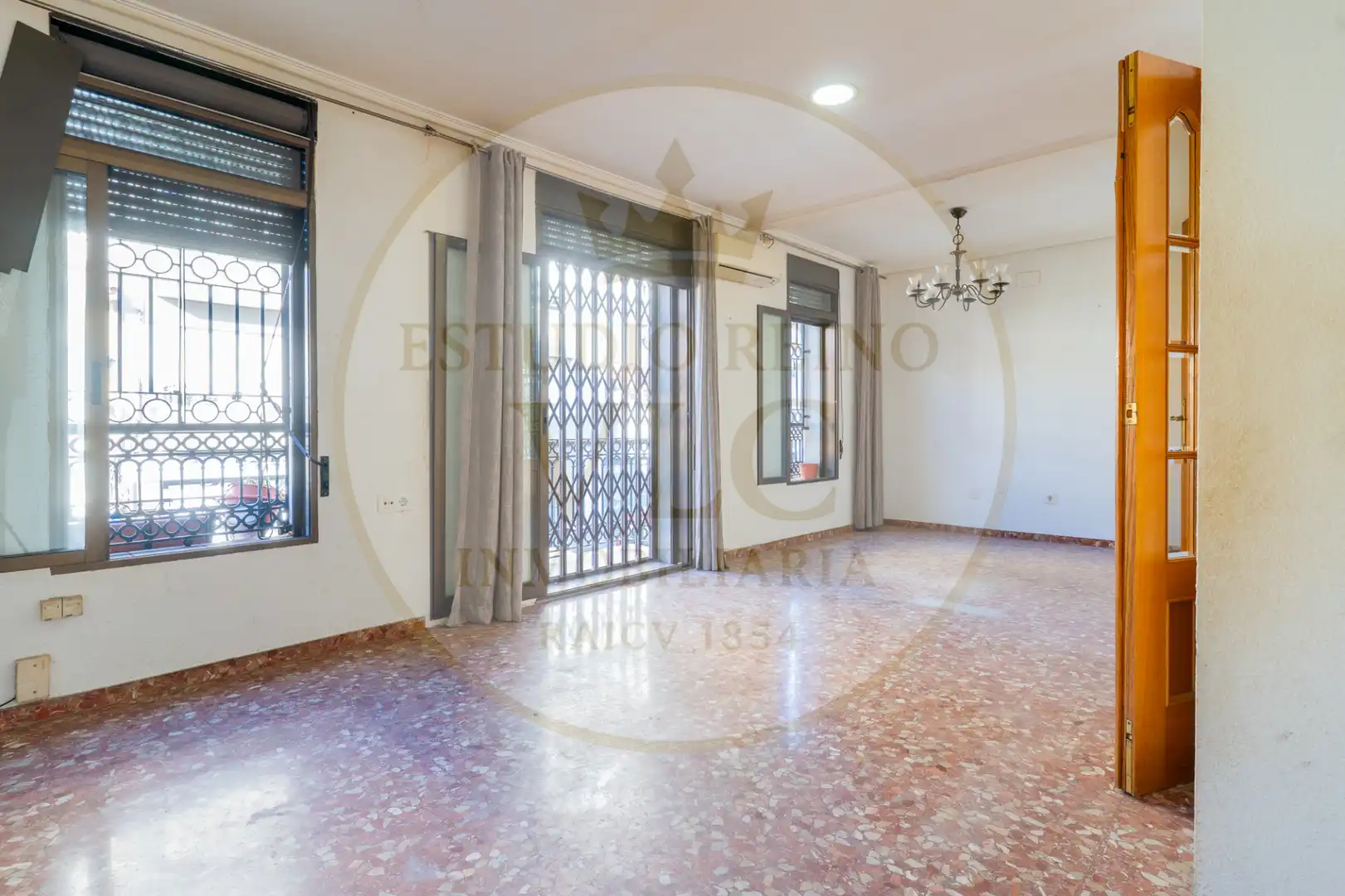Maisonette zum Verkauf in Valencia mit Terrasse und Balkon