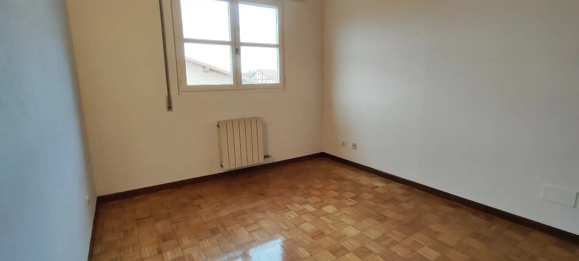 Schlafzimmer von Haus oder Chalet zum Verkauf in Torrelavega  mit Heizung, Privatgarten und Terrasse