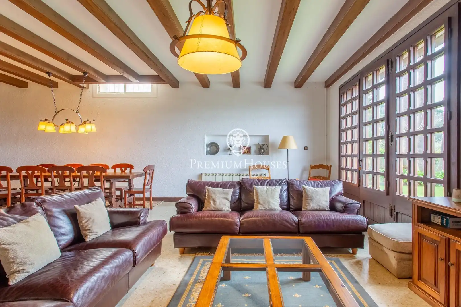 Sala d'estar de Casa o xalet en venda en Mataró amb Calefacció, Jardí privat i Parquet