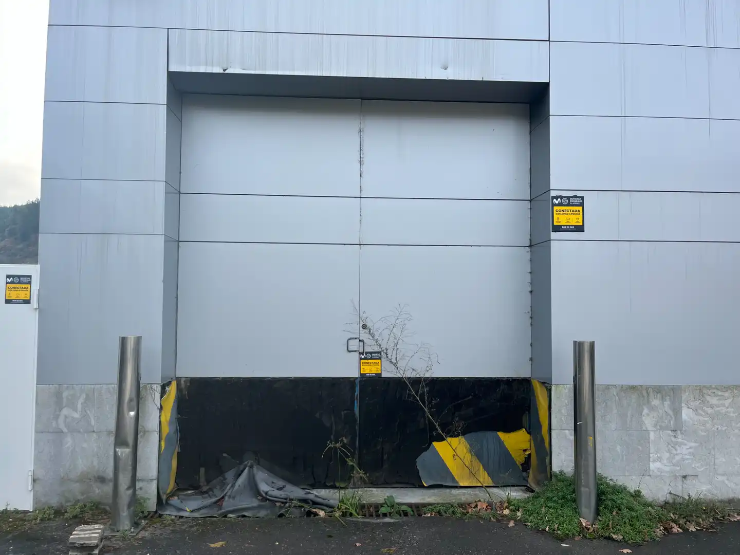 Außenansicht von Fabrikhallen zum Verkauf in Arrankudiaga / Zollo mit Heizung und Alarm