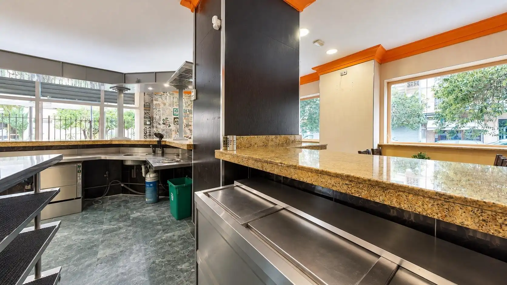 Cocina de Local en venta en Granada con Aire acondicionado y Amueblado