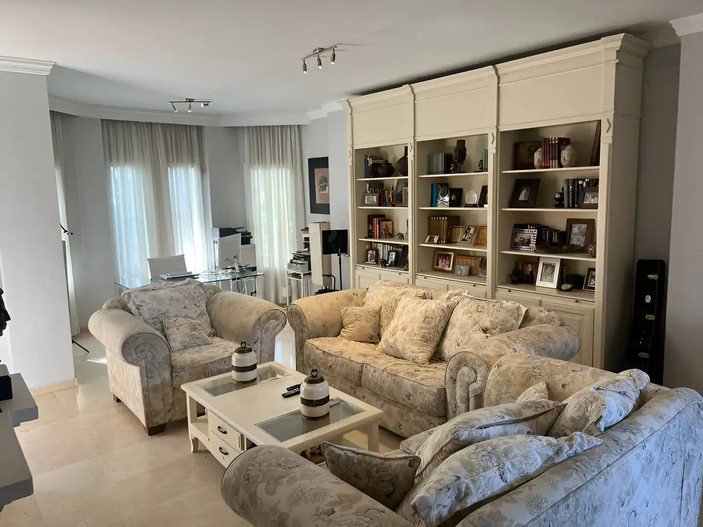 Sala de estar de Casa o chalet en venta en Estepona con Aire acondicionado, Terraza y Piscina