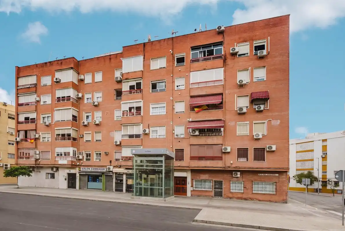 Vista exterior de Piso en venta en Sevilla con Aire acondicionado, Calefacción y Trastero