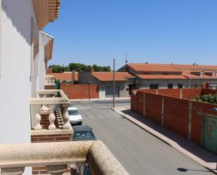 Exterior view of Single-family semi-detached for sale in Pedro Muñoz  with Terrace