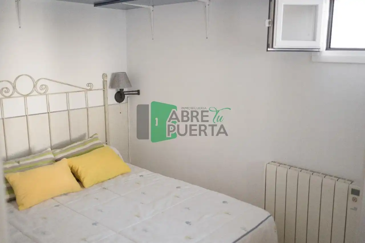 Habitación de Casa o chalet en venta en Ourense Capital  con Calefacción, Jardín privado y Amueblado