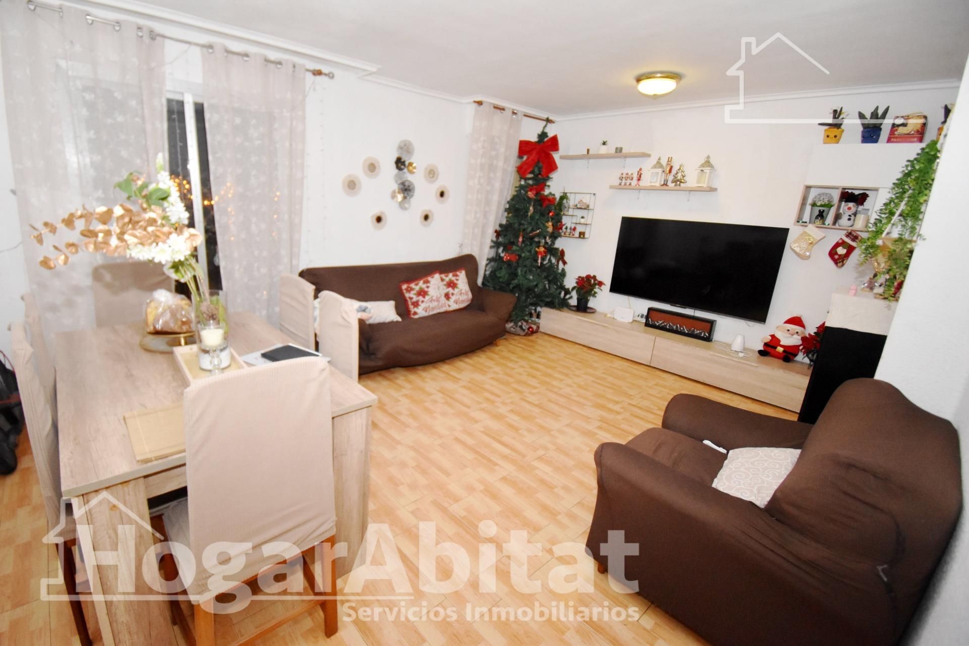 Living room of Flat for sale in Castellón de la Plana / Castelló de la Plana  with Parquet flooring and Balcony