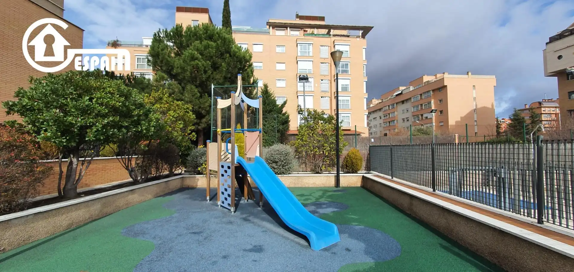 Vista exterior de Piso en venta en Madrid con Aire acondicionado, Calefacción y Jardín privado