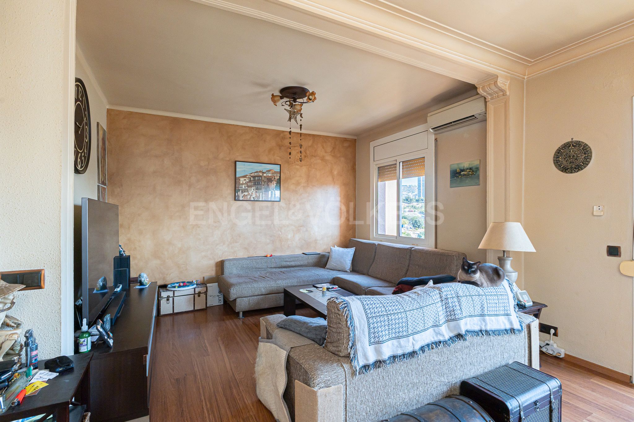 Sala d'estar de Apartament en venda en L'Hospitalet de Llobregat amb Aire condicionat, Calefacció i Balcó