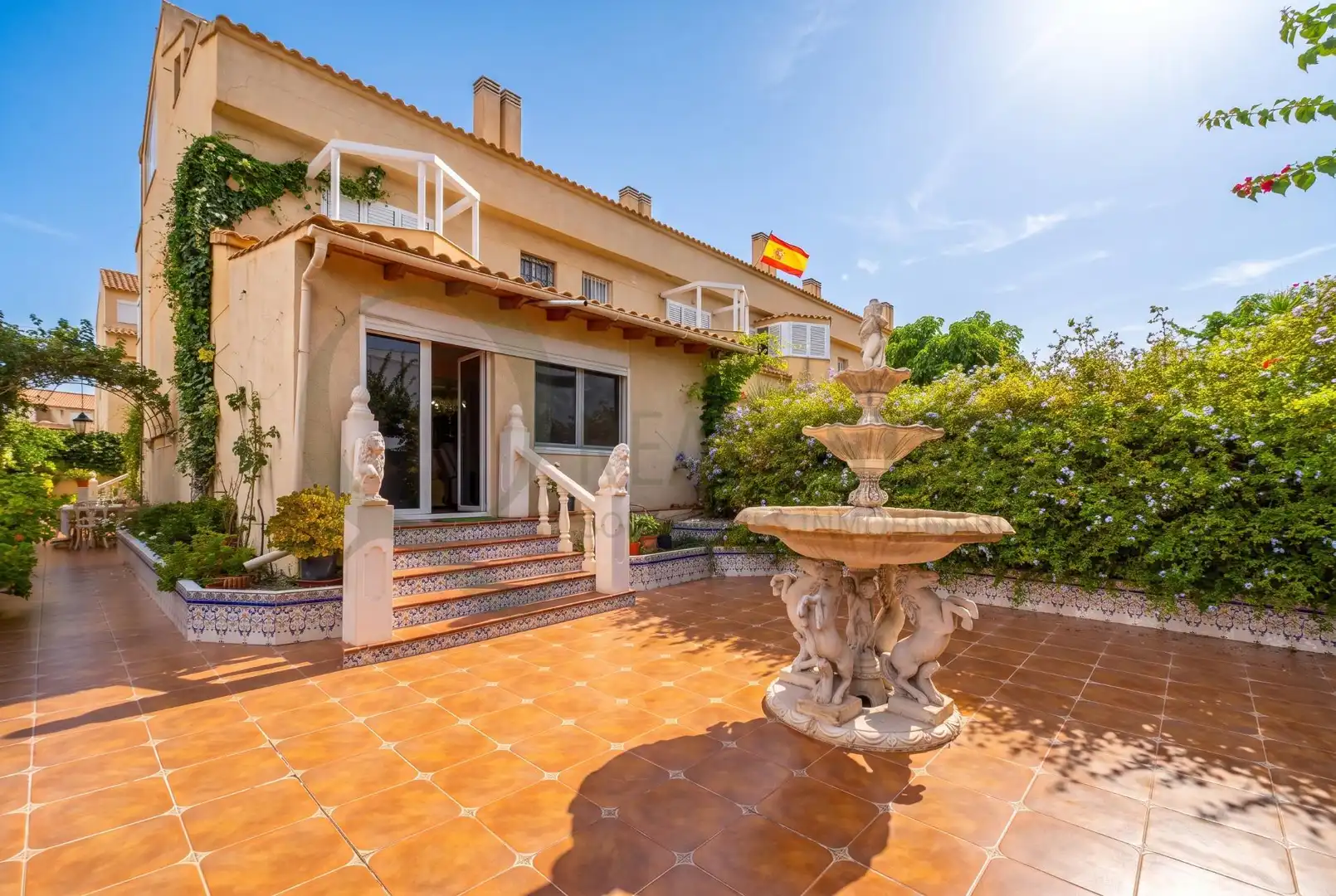 Vista exterior de Casa o xalet en venda en El Campello amb Aire condicionat, Calefacció i Jardí privat
