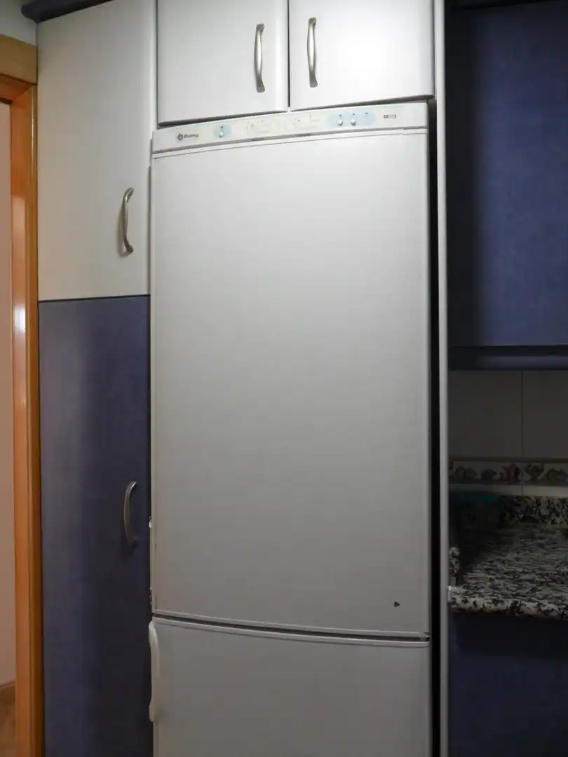 Cuina de Pis de lloguer en Granada amb Aire condicionat, Terrassa i Moblat