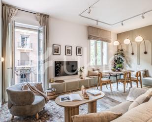 Living room of Flat to rent in  Madrid Capital  with Air Conditioner, Heating and Furnished
