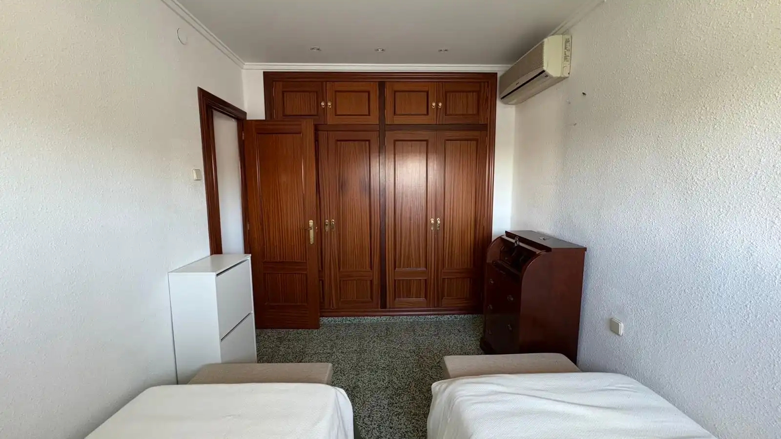 Bedroom of Houses for sale in L'Eliana  with Air Conditioner, Terrace and Storage room
