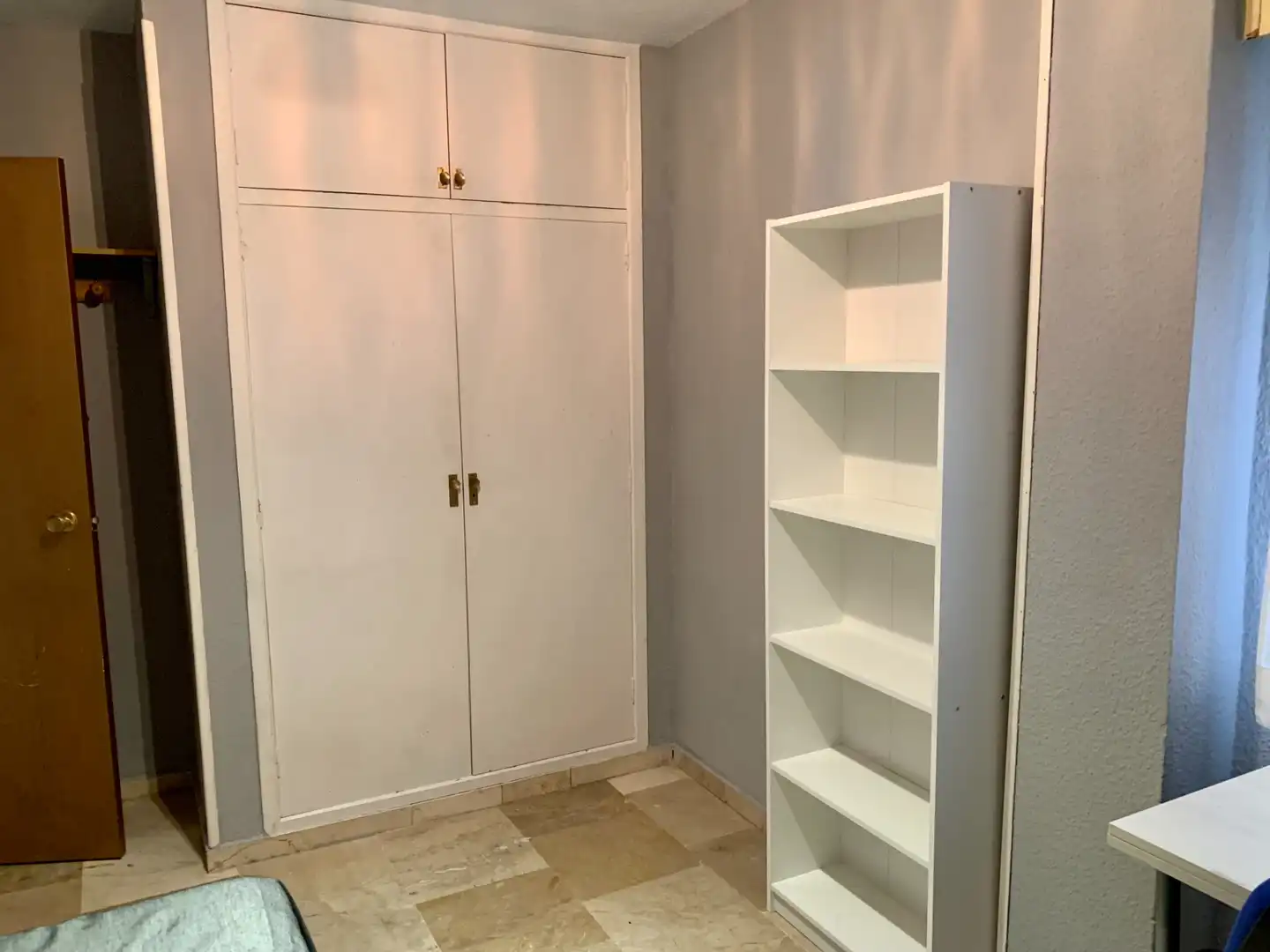 Habitación de Piso de alquiler en Granada con Aire acondicionado, Calefacción y Amueblado