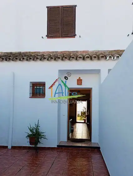 Außenansicht von Einfamilien-Reihenhaus zur Miete in Almonte mit Klimaanlage und Terrasse