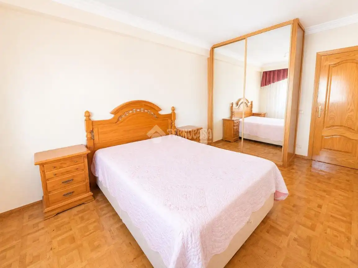 Habitación de Piso en venta en Madrid con Calefacción, Parquet y Terraza