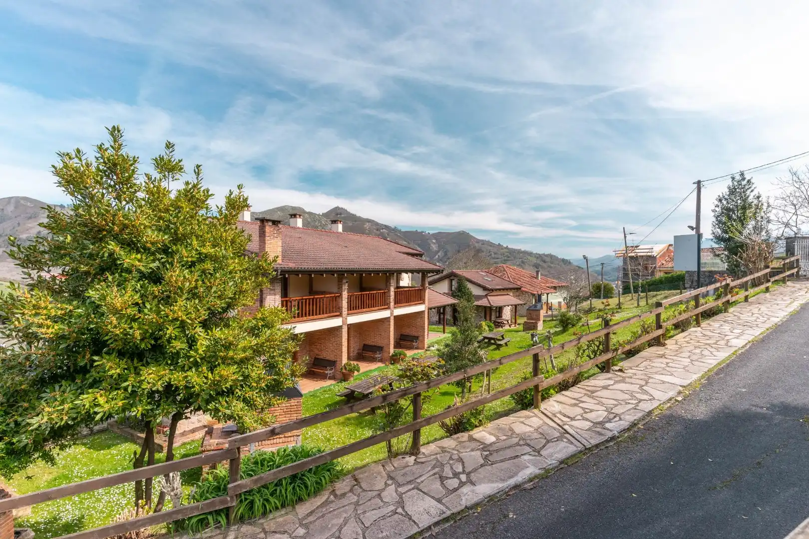 Buildings for sale in Lugar Parres, Parres