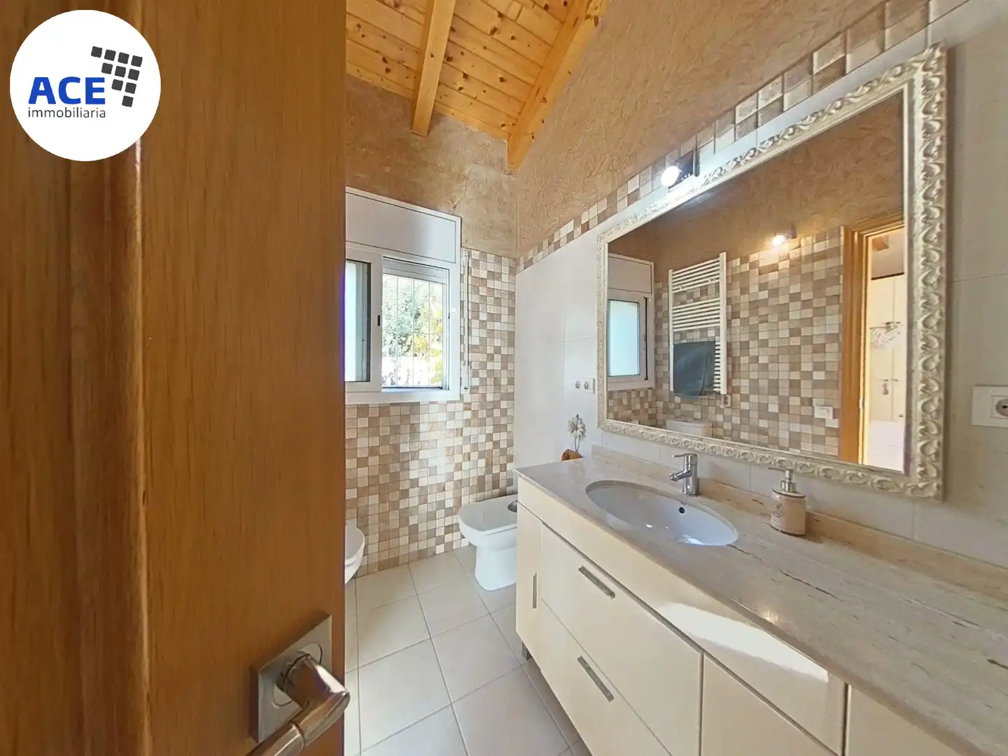 Bathroom of Houses for sale in Rubí  with Air Conditioner, Heating and Parquet flooring