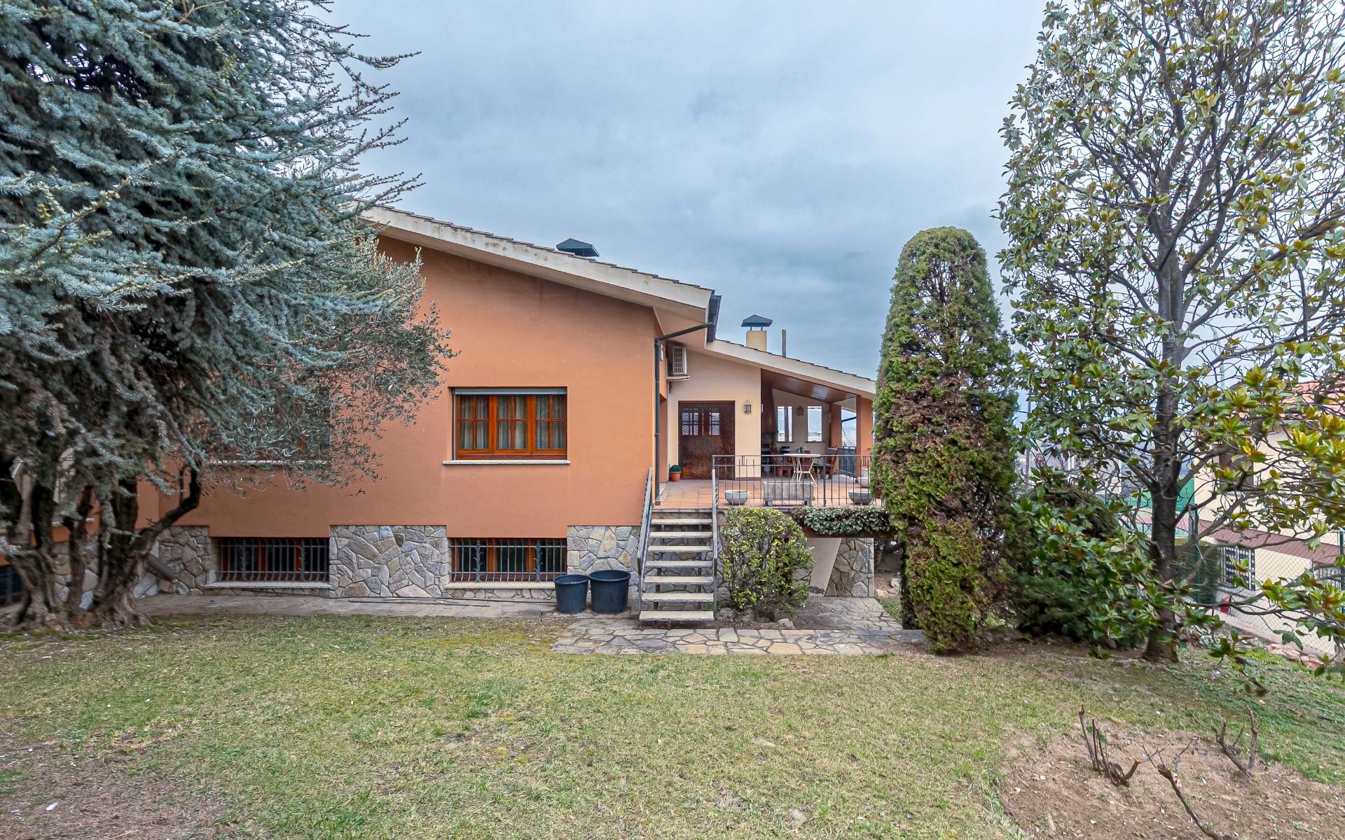 Exterior view of House or chalet for sale in Sant Hipòlit de Voltregà  with Air Conditioner, Heating and Private garden