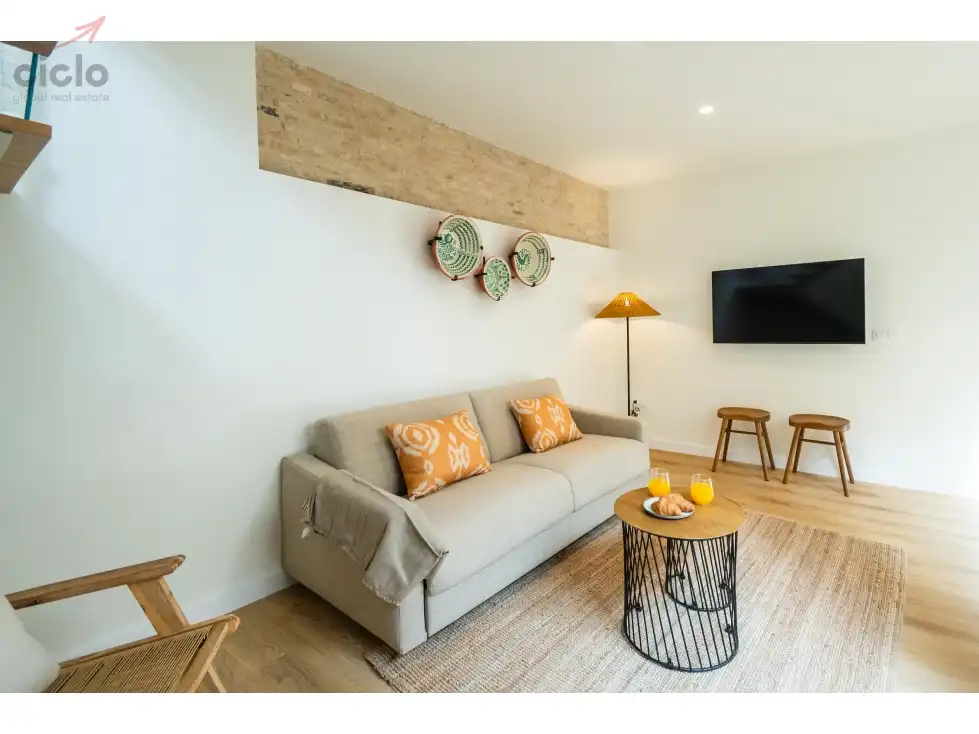 Living room of Flat for sale in Sevilla  with Terrace, Swimming Pool and Furnished