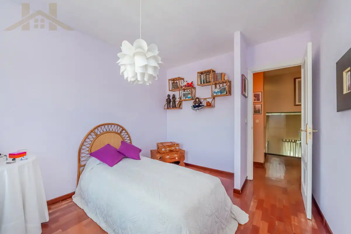 Habitación de Casa adosada en venta en Leganés con Aire acondicionado, Calefacción y Jardín privado