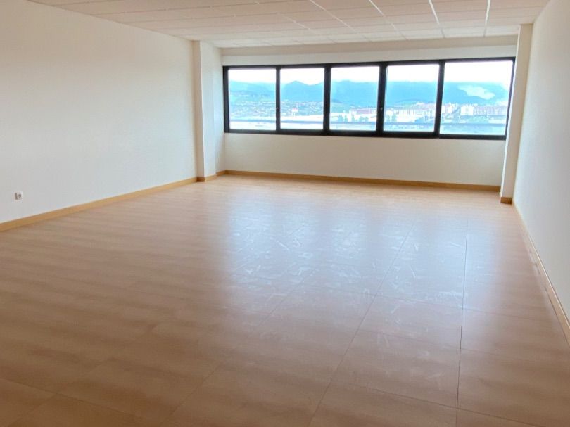 Büro zum Verkauf in Valle de Elorz / Elortzibar