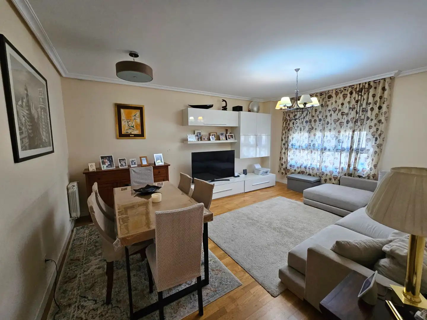 Living room of Flat for sale in Madrid  with Air Conditioner, Heating and Storage room