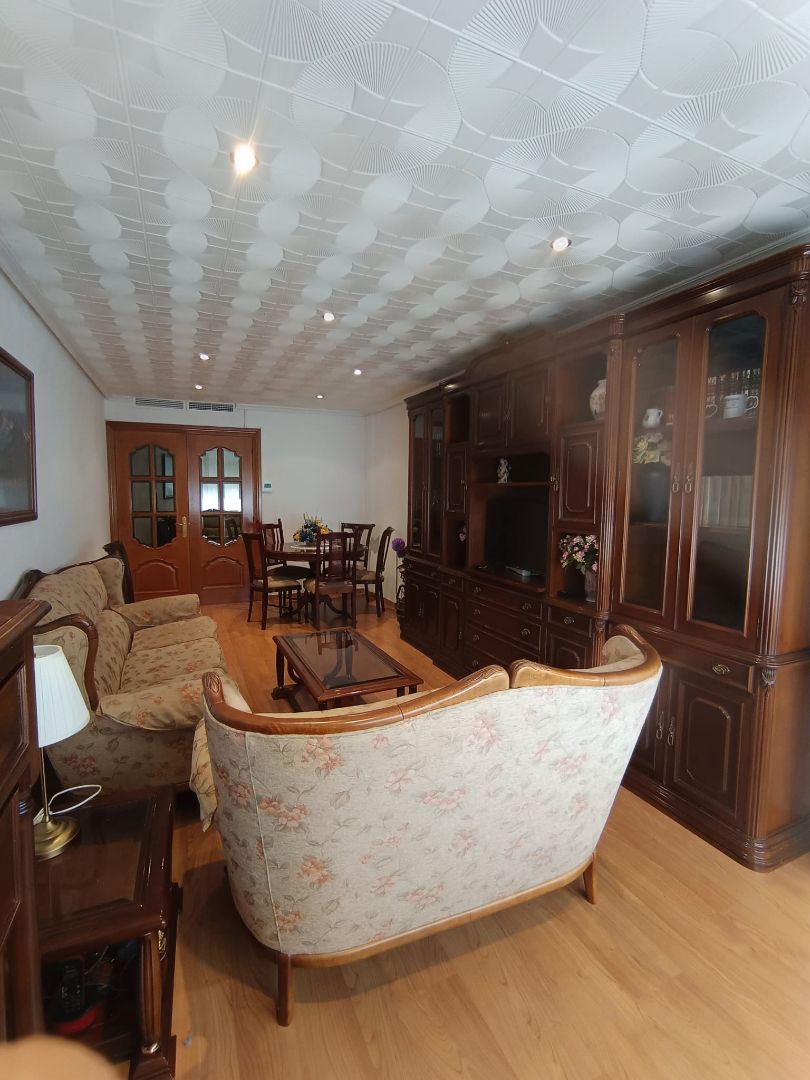 Living room of Flat to rent in  Zaragoza Capital  with Air Conditioner, Heating and Parquet flooring