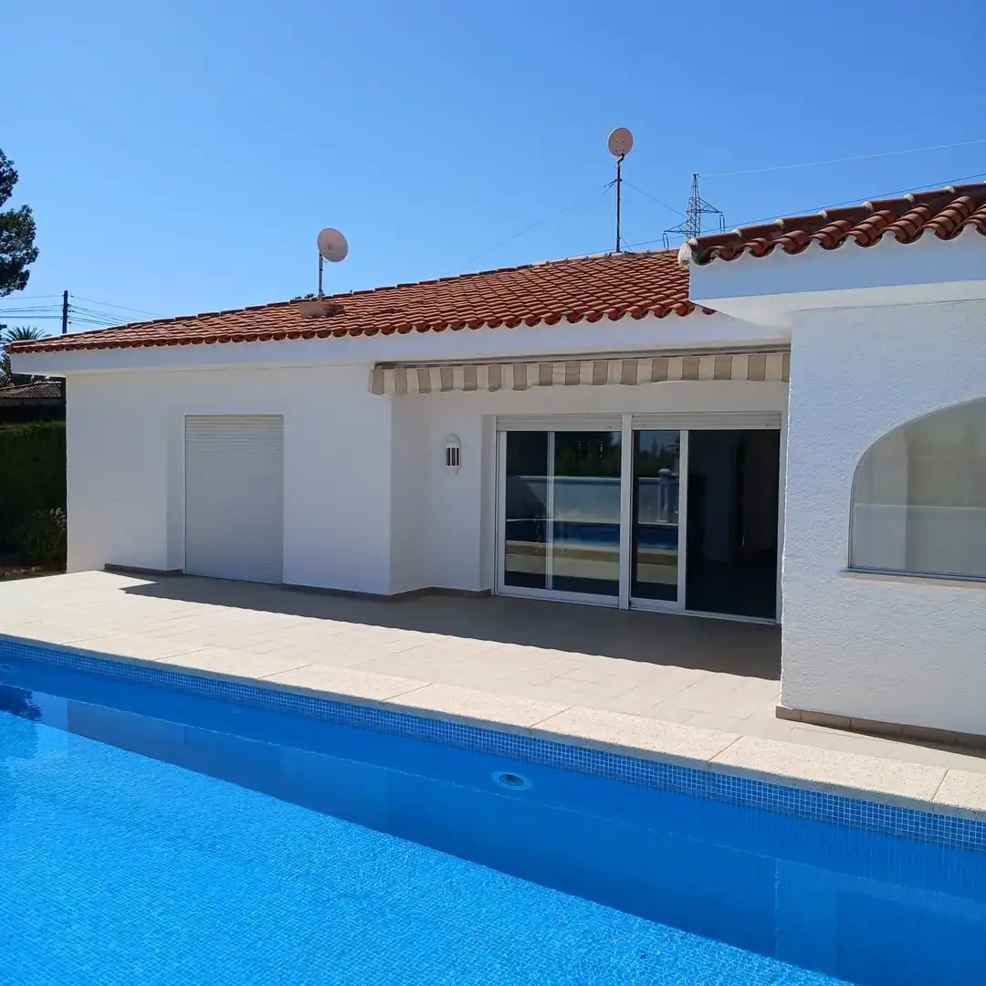 Piscina de Casa o chalet en venta en La Nucia con Aire acondicionado, Calefacción y Jardín privado