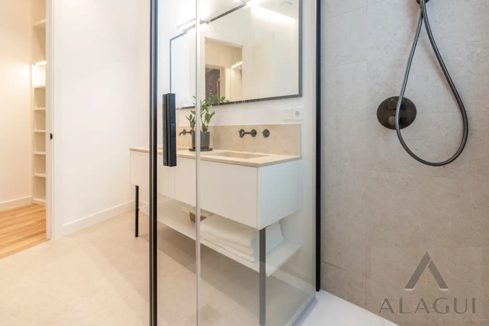 Badezimmer von Wohnung zum Verkauf in Madrid mit Klimaanlage, Heizung und Möbliert
