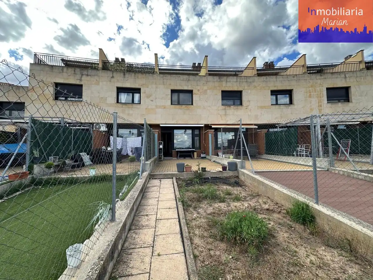 Vista exterior de Casa o chalet en venta en Aranda de Duero con Calefacción, Jardín privado y Terraza