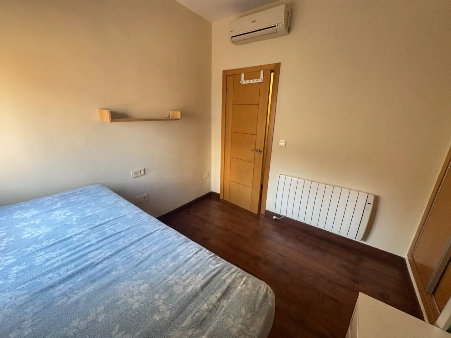 Habitación de Piso de alquiler en Jaén con Aire acondicionado, Calefacción y Amueblado