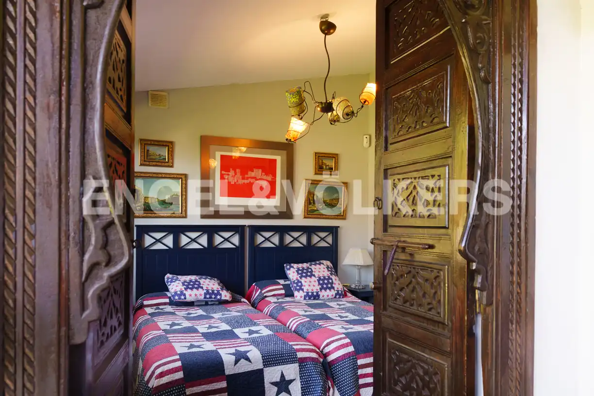 Dormitori de Casa o xalet en venda en Gijón  amb Calefacció, Parquet i Terrassa
