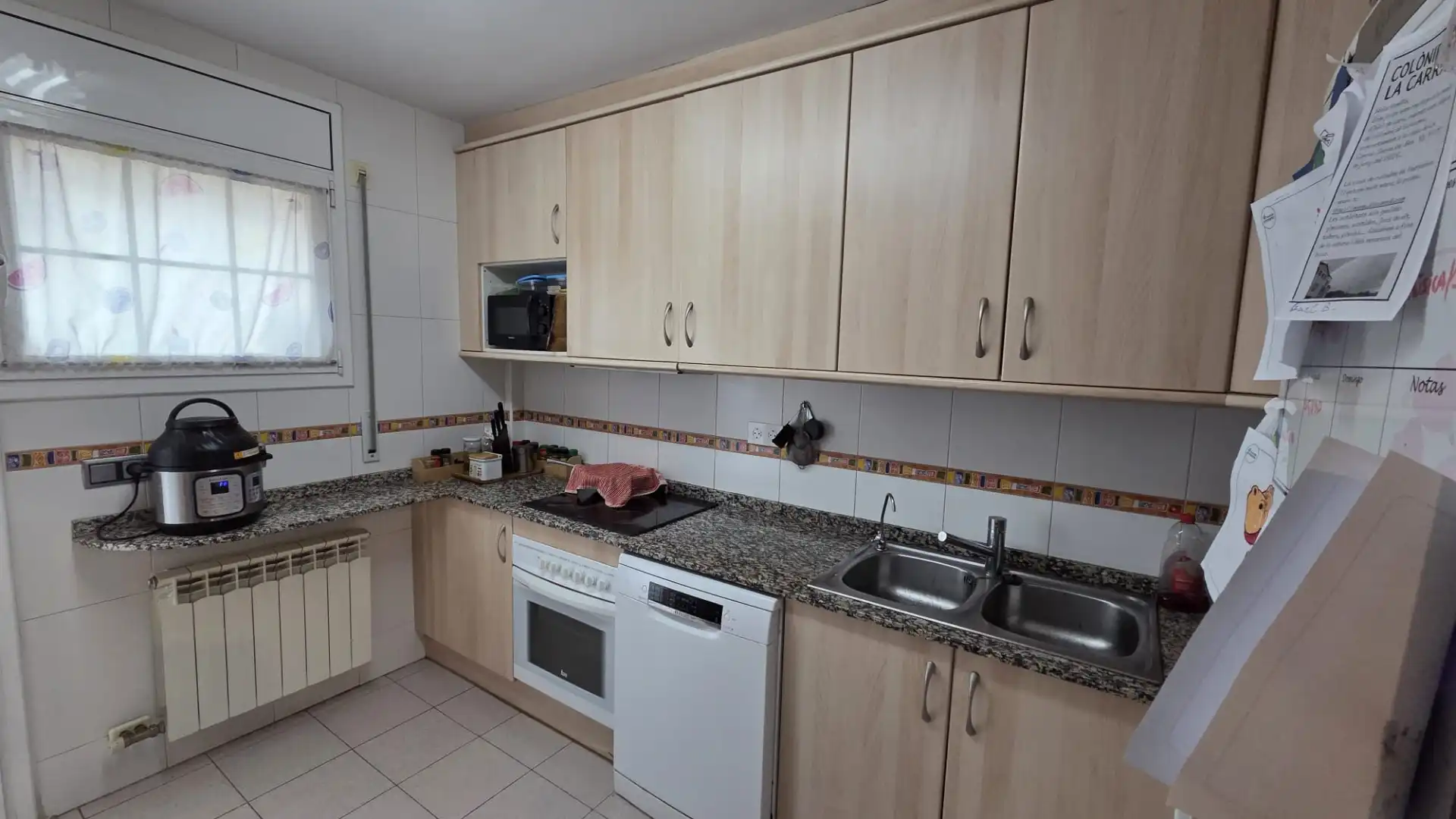 Cuina de Casa adosada en venda en Lleida amb Aire condicionat, Calefacció i Jardí privat