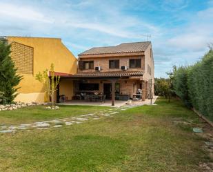 Jardí de Casa o xalet en venda en Arroyomolinos (Madrid) amb Aire condicionat, Terrassa i Piscina