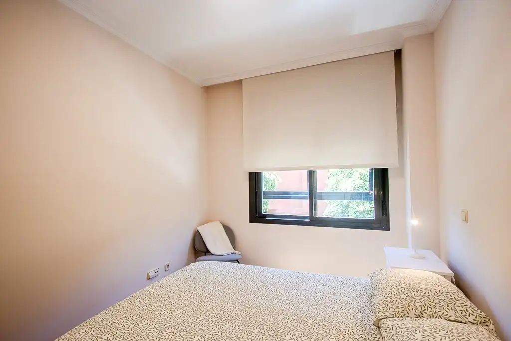 Bedroom of Flat for rent in Madrid  with Air Conditioner, Private garden and Storage room
