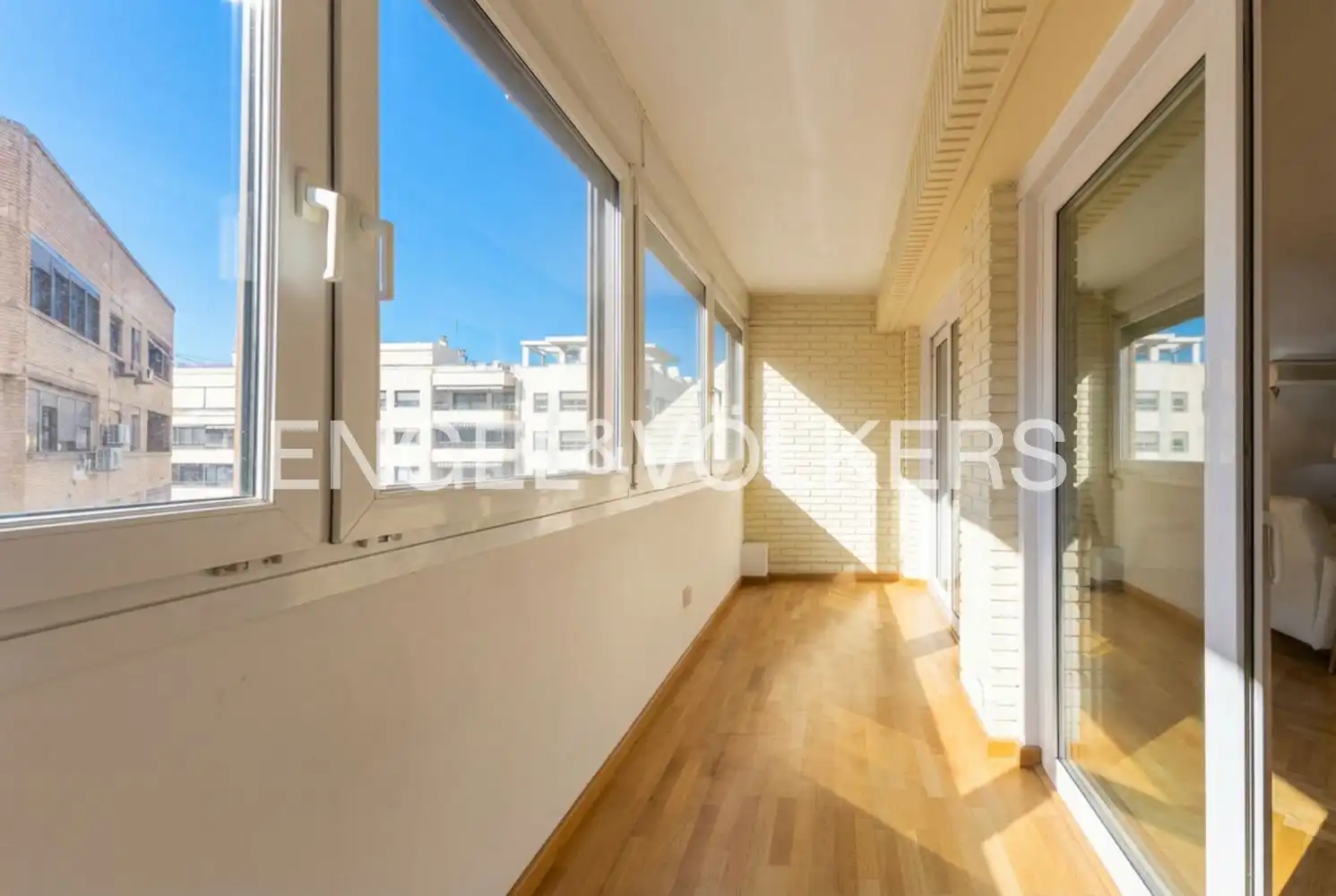 Vista exterior de Piso en venta en Valencia con Aire acondicionado, Calefacción y Parquet