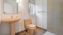 Badezimmer von Einfamilien-Reihenhaus zum verkauf in  Madrid Capital mit Klimaanlage und Terrasse