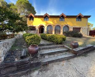 Vista exterior de Casa o xalet en venda en Mollet del Vallès amb Calefacció, Jardí privat i Terrassa